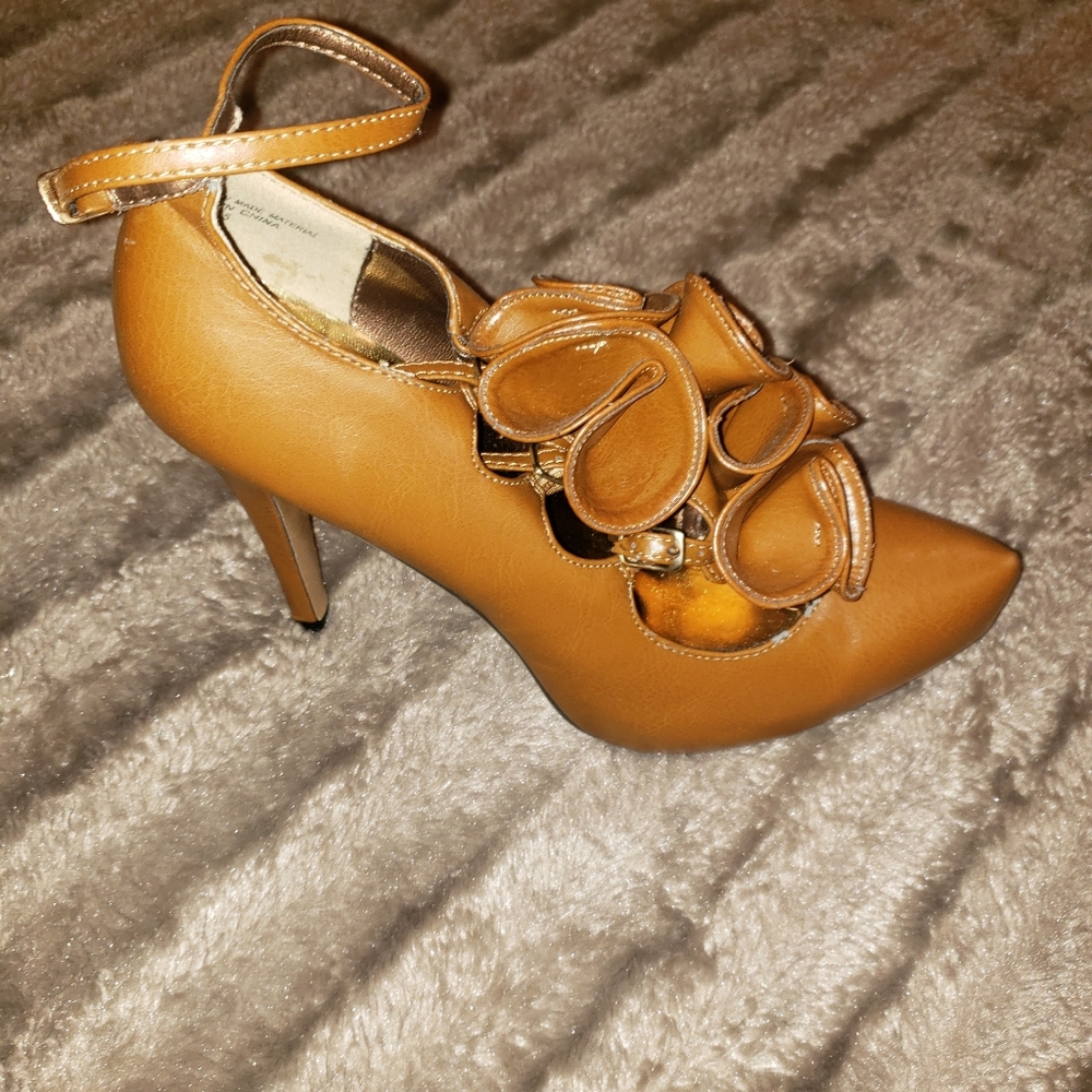 Shoes - Picture 3 of 3